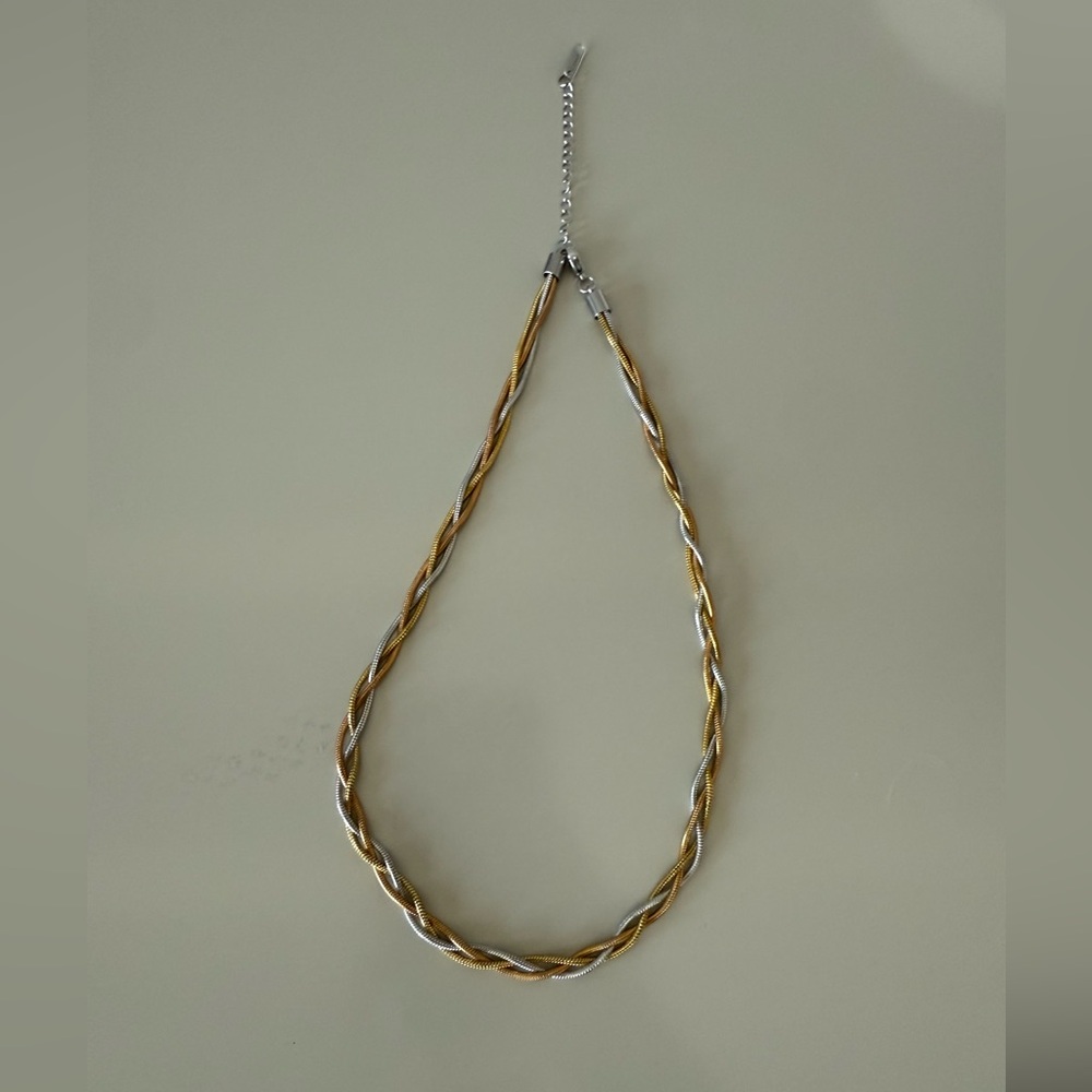 Vintage-Style Twisted Metal Necklace – 19”